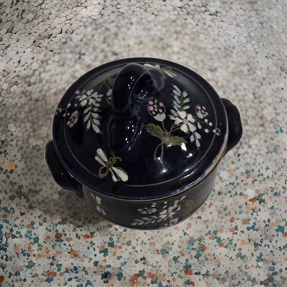 Vtg Handmade Pottery Floral Sugar Bowl with Lid Blue Garden Style Stoneware 5oz
